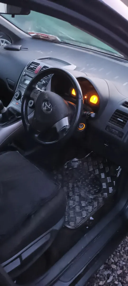 Toyota Auris 2007 - Image 2