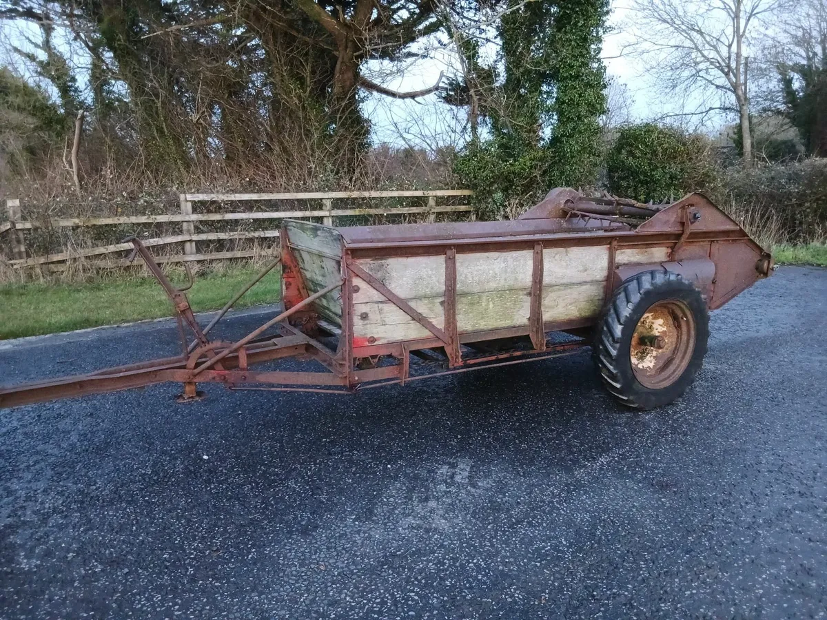Ferguson Dung Spreader - Image 1
