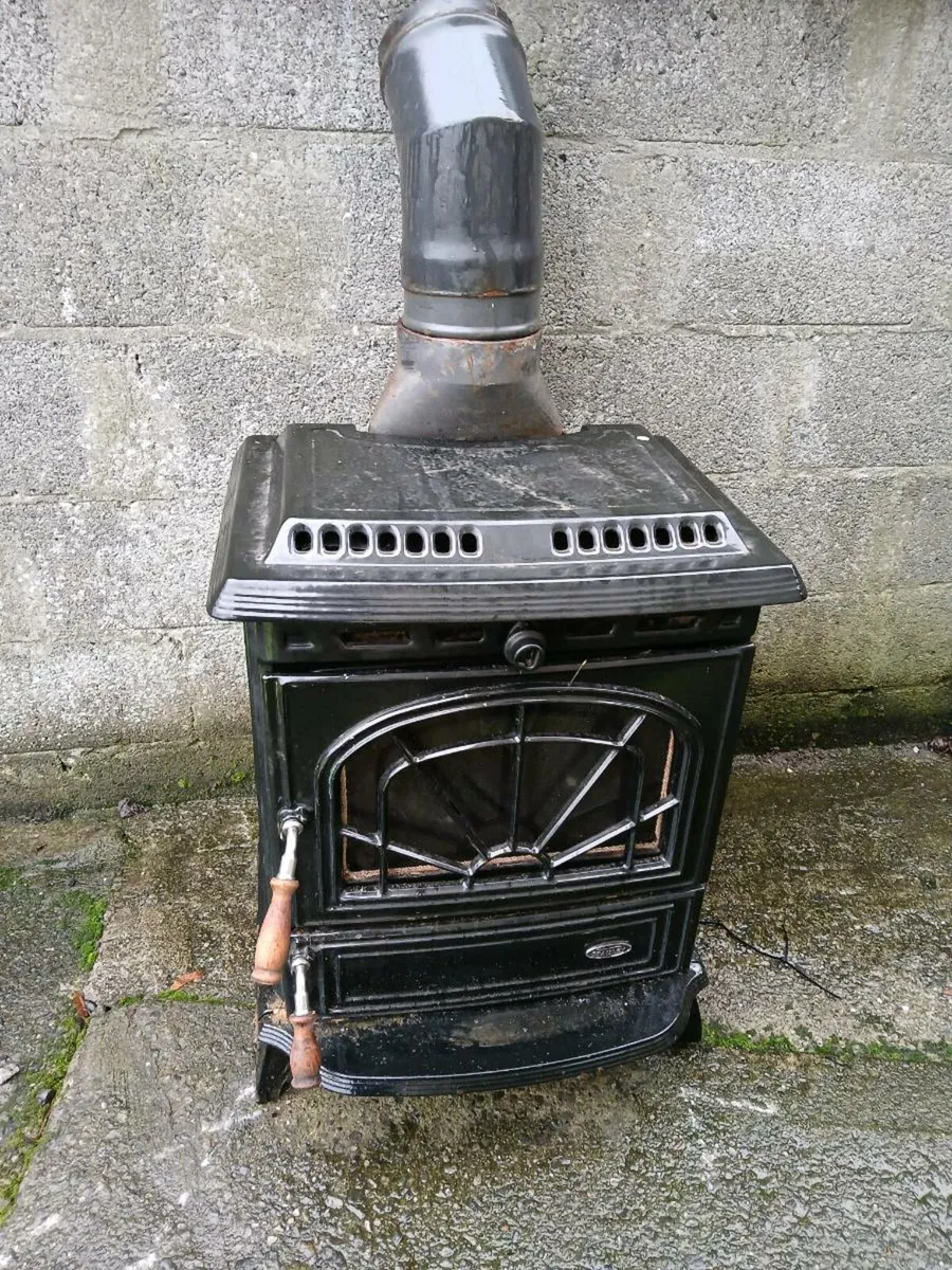 Stanley stove can run up to 12 readyators - Image 1
