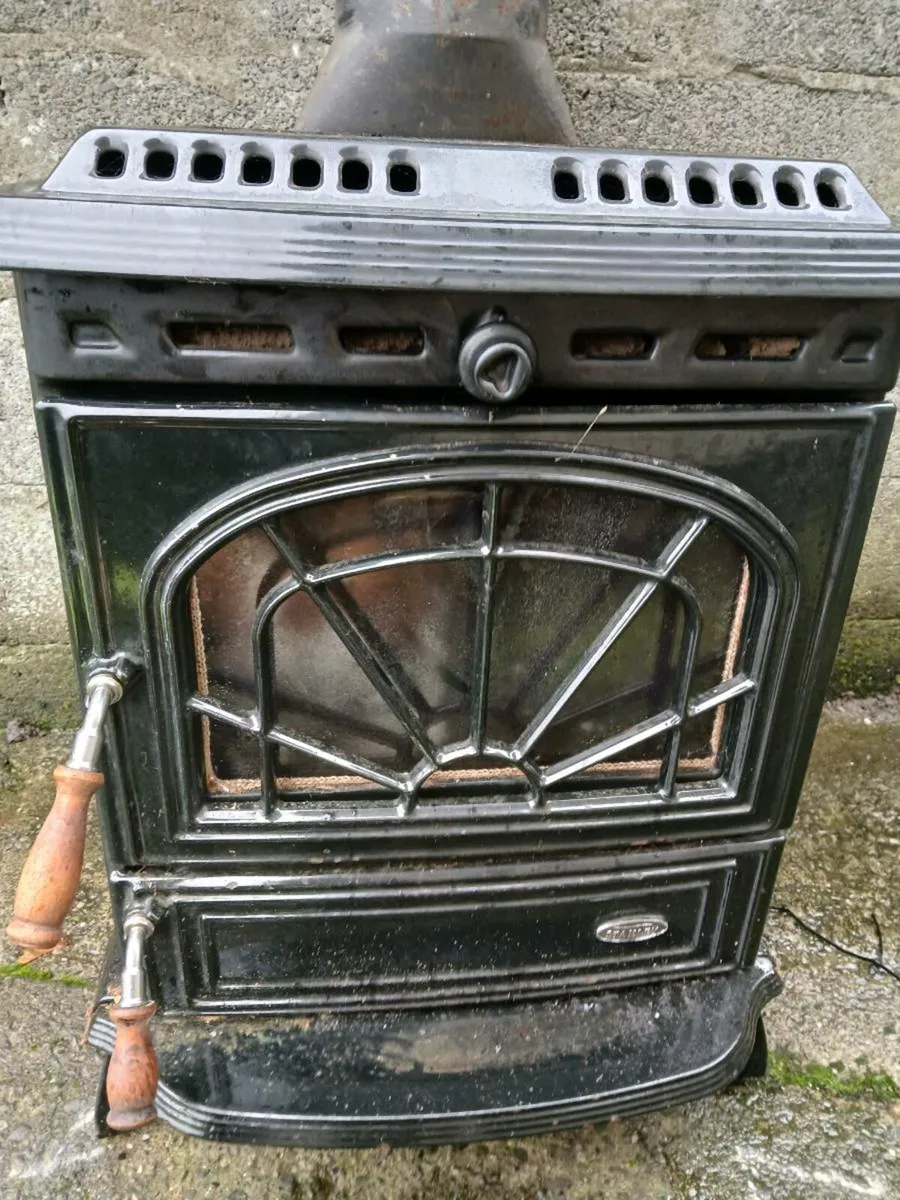 Stanley stove can run up to 12 readyators - Image 2