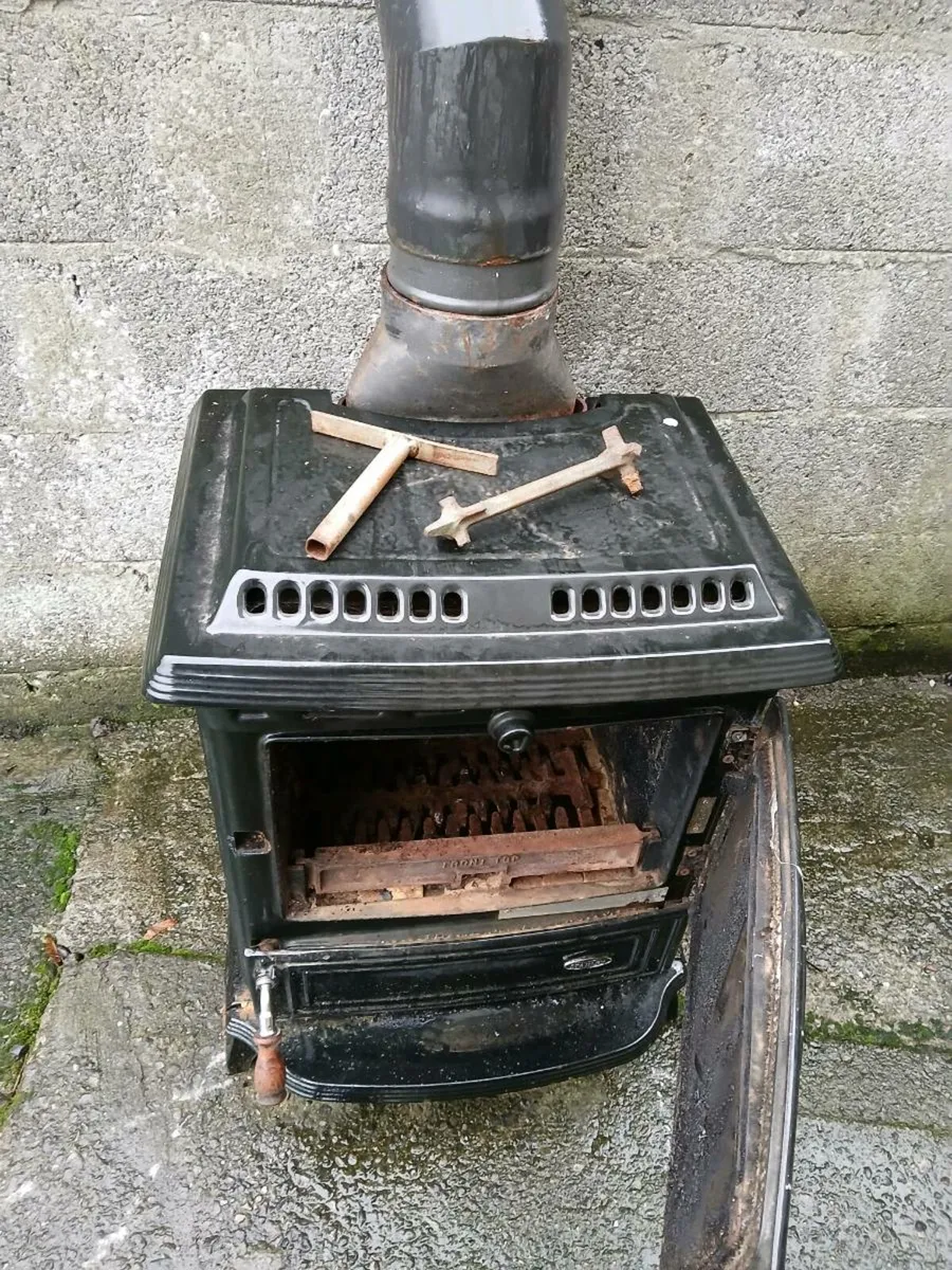 Stanley stove can run up to 12 readyators - Image 3