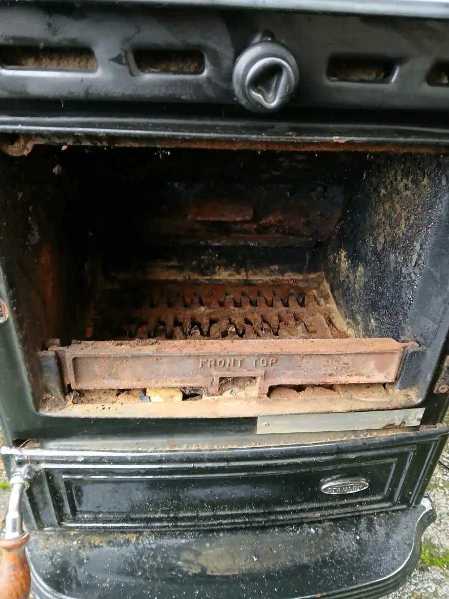 Stanley stove can run up to 12 readyators - Image 4