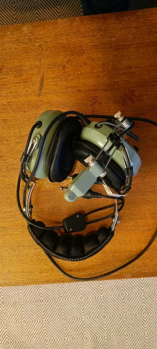 Headset for pilot - Image 1