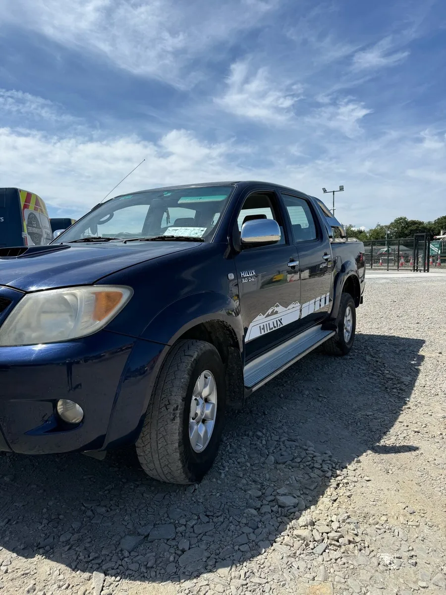 Toyota Hilux - Image 2