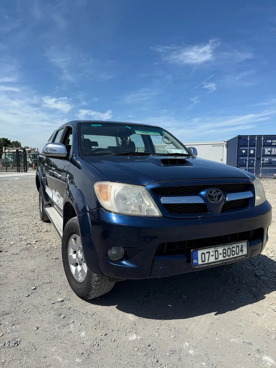 Toyota Hilux - Image 4