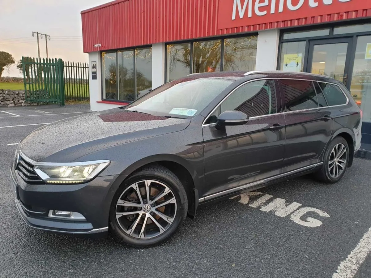 Volkswagen Passat 2017 - Image 2