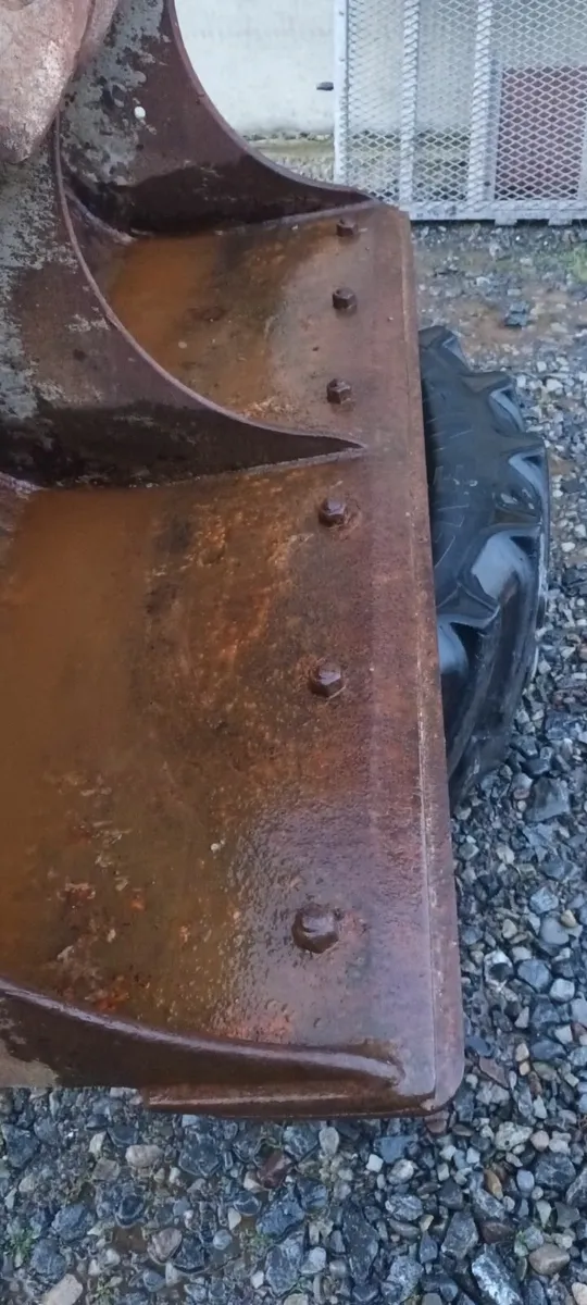 Digger bucket. - Image 2