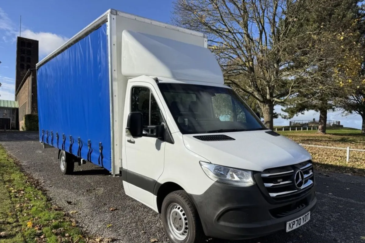 2020 MERCEDES-BENZ SPRINTER 20ft (6m) Curtainside - Image 1