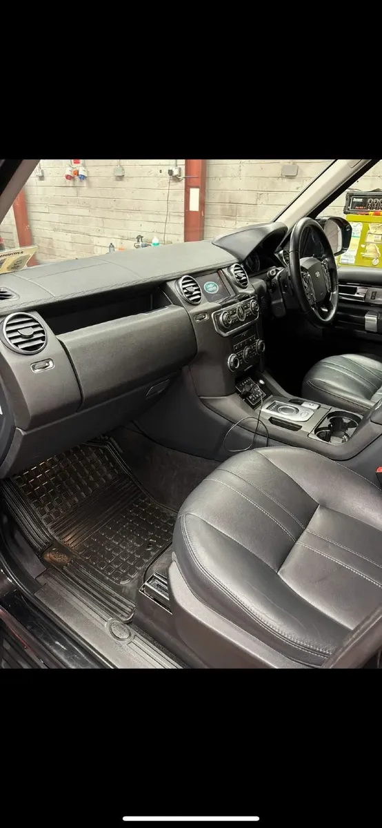 Land Rover Discover crew cab 5 seat - Image 4