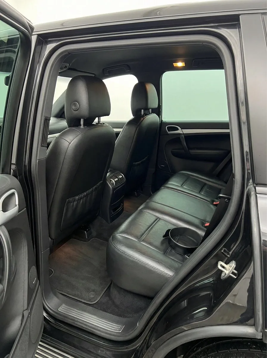 Porsche Cayenne - Image 4