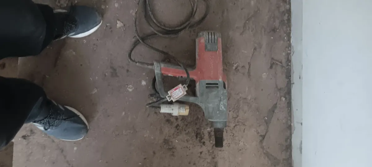 Core drill and rig - Image 1