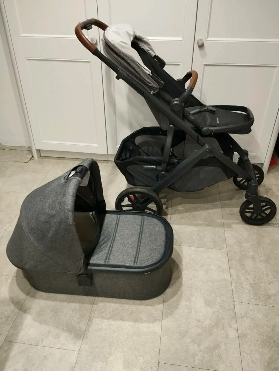 Uppababy vista V2 travel system - Image 2