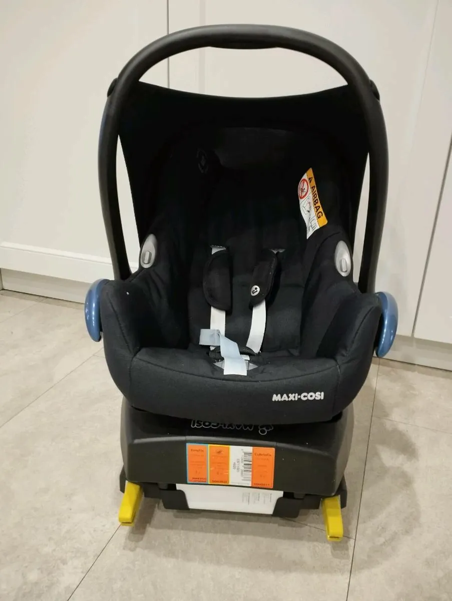 Uppababy vista V2 travel system - Image 4