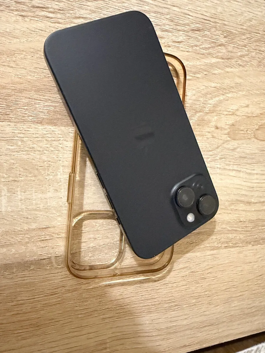 iPhone 15 - Image 3