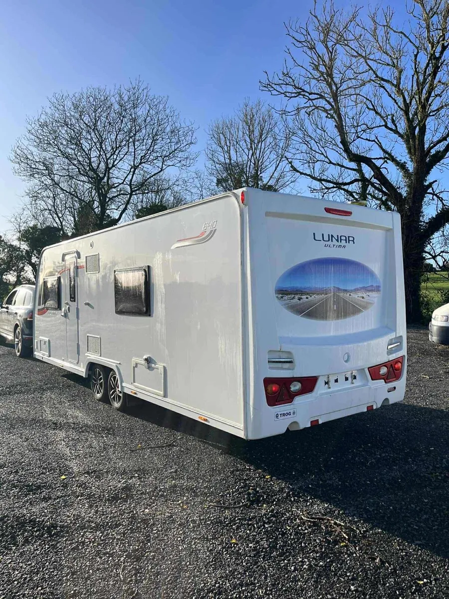2016 Lunar Ultima 4 Berth Single Beds Caravan - Image 4