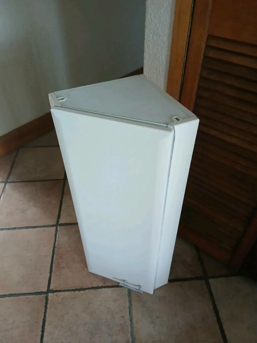 Bathroom Corner  Babinet