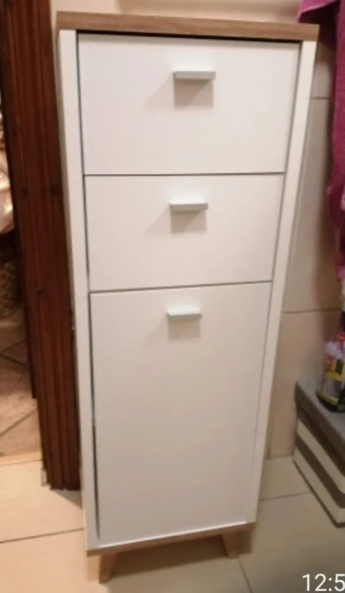 Bathroom Cornor cabinet