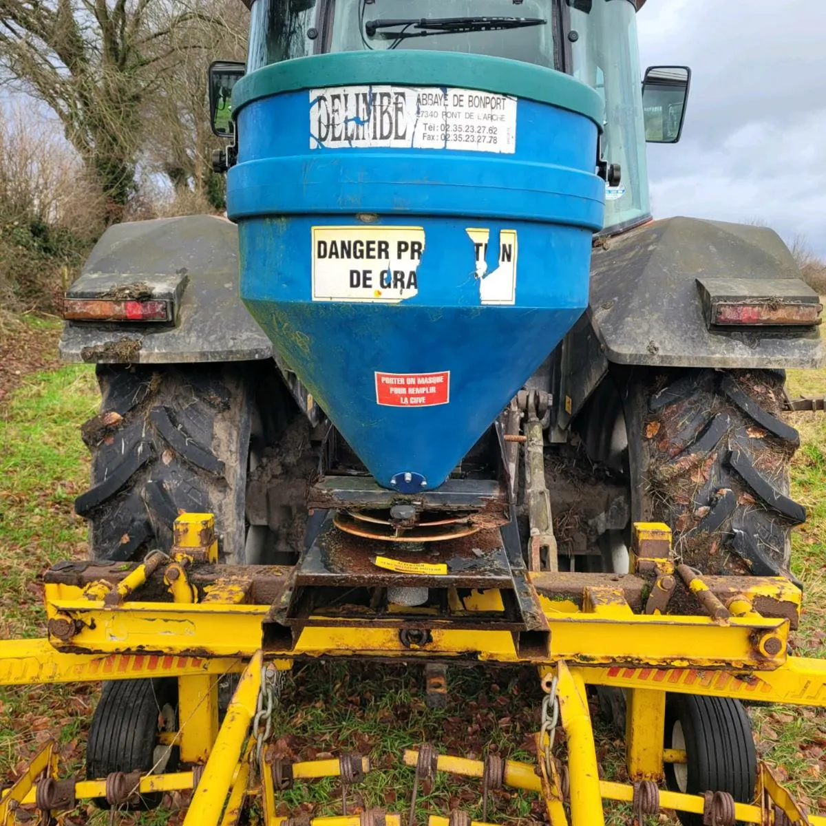 Twose 2m Spring tine Harrow with air seeder - Image 3