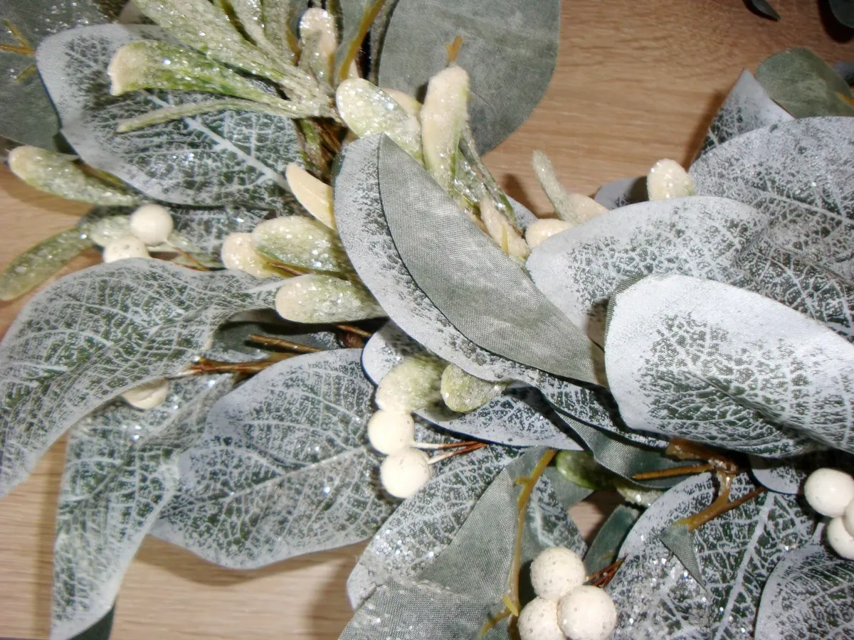 Frosted wreath mistletoe 50cm Christmas- NEW - Image 2