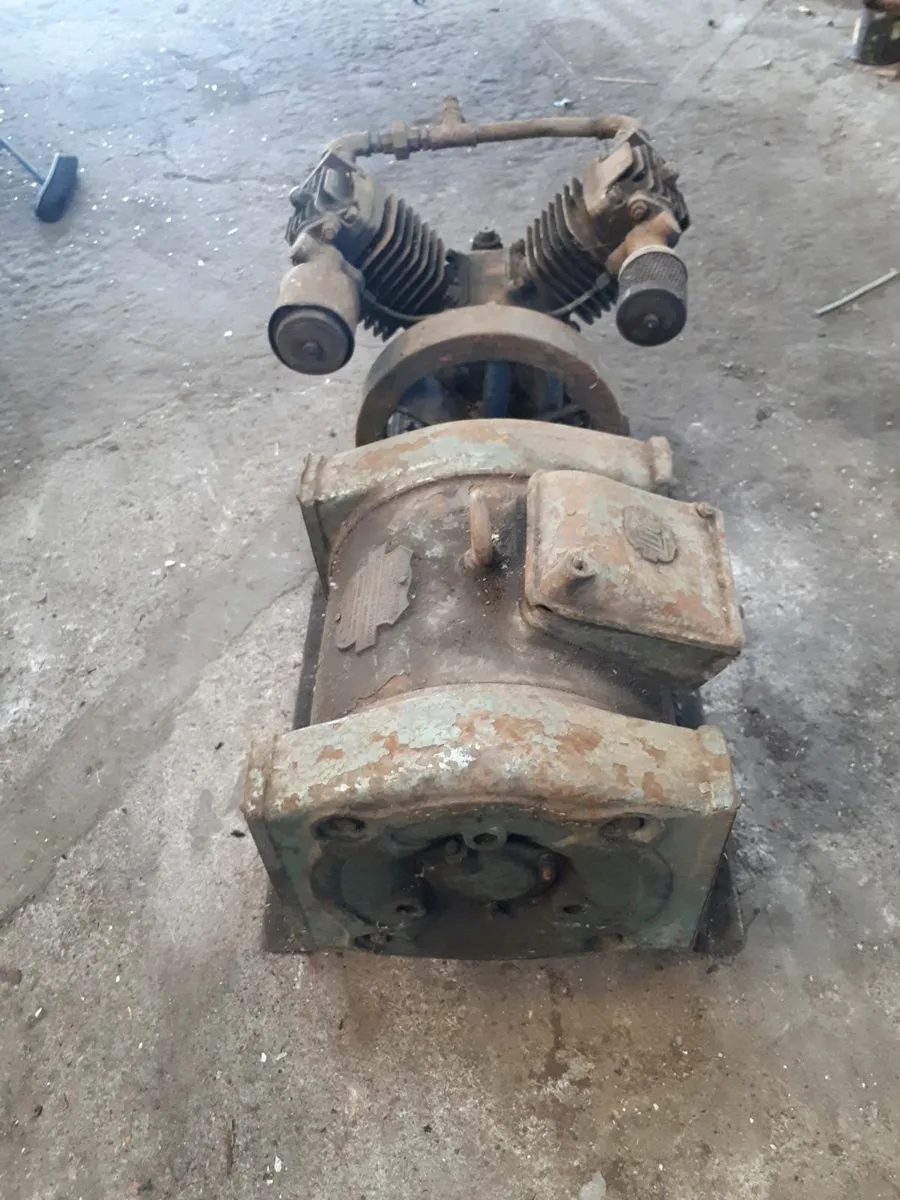 vintage lancaster compressor - Image 2