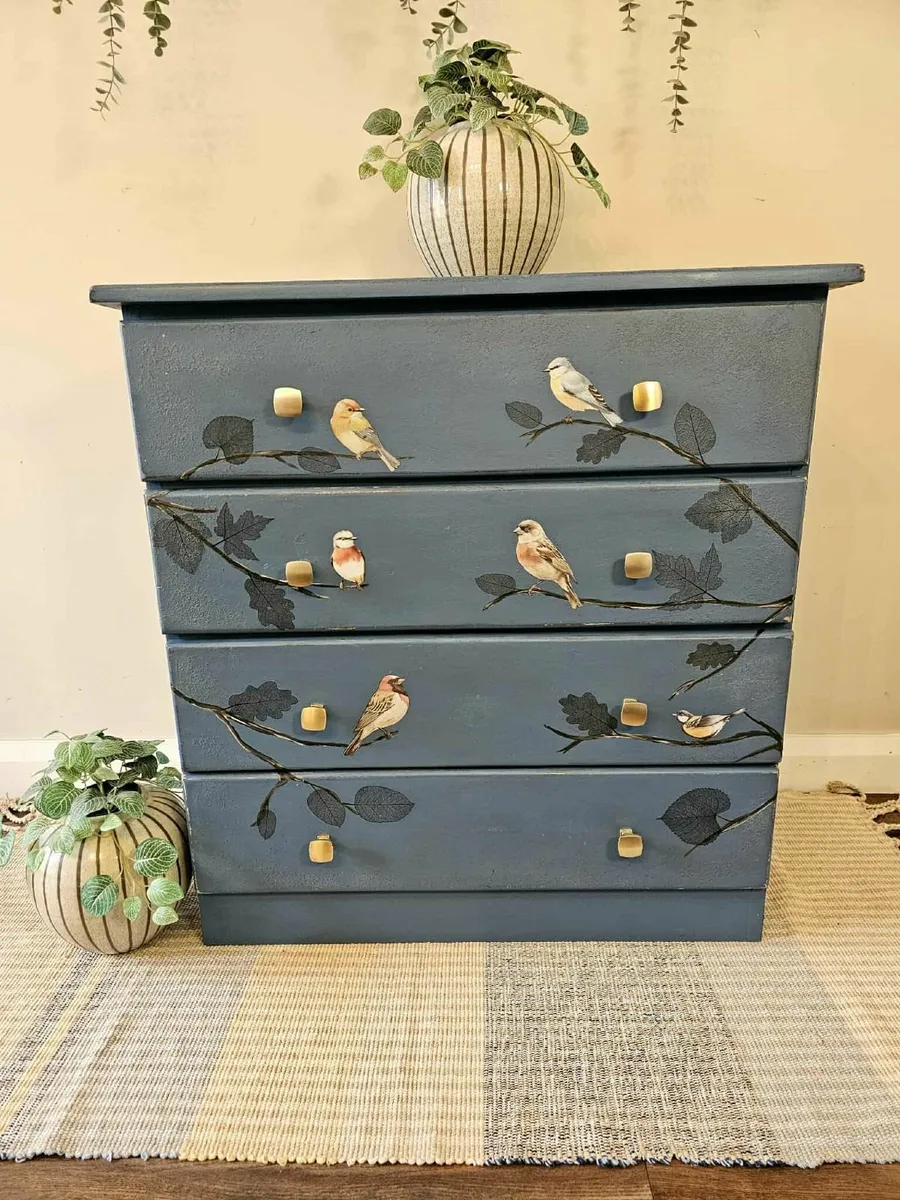 Chest of drawers - Image 1