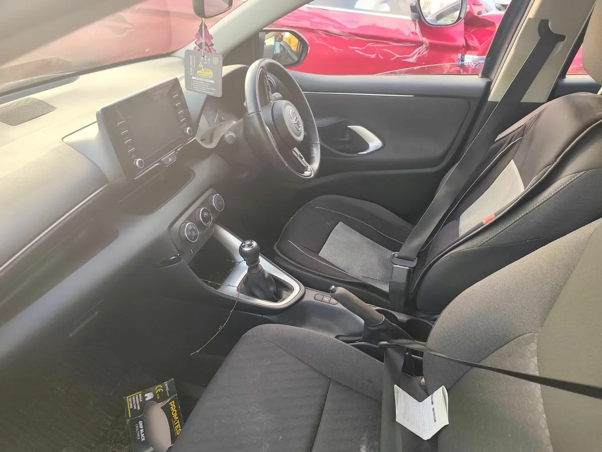 2024 toyota yaris - Image 3