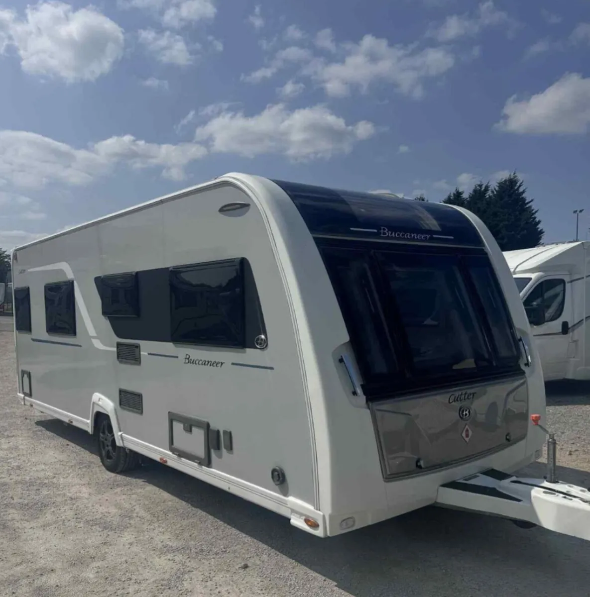 2016 Buccaneer Cutter 4 Berth Island Bed Caravan - Image 3