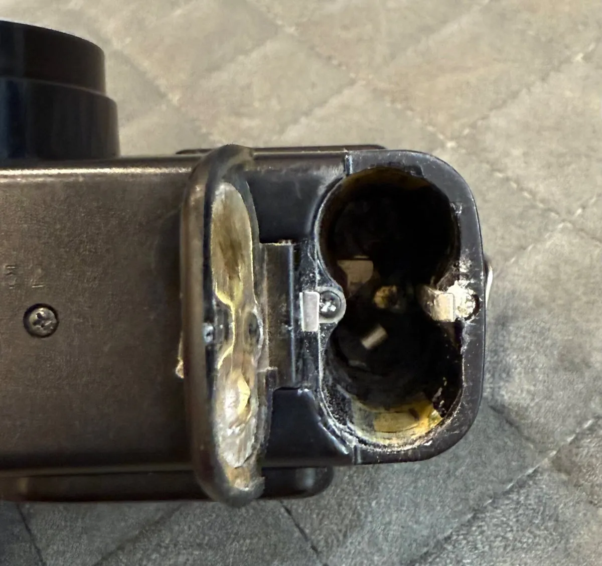 Yashica MF 2 film camera (read) - Image 3