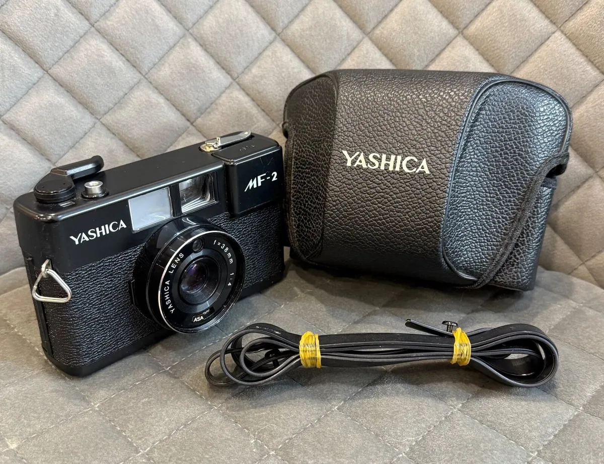 Yashica MF 2 film camera (read) - Image 1