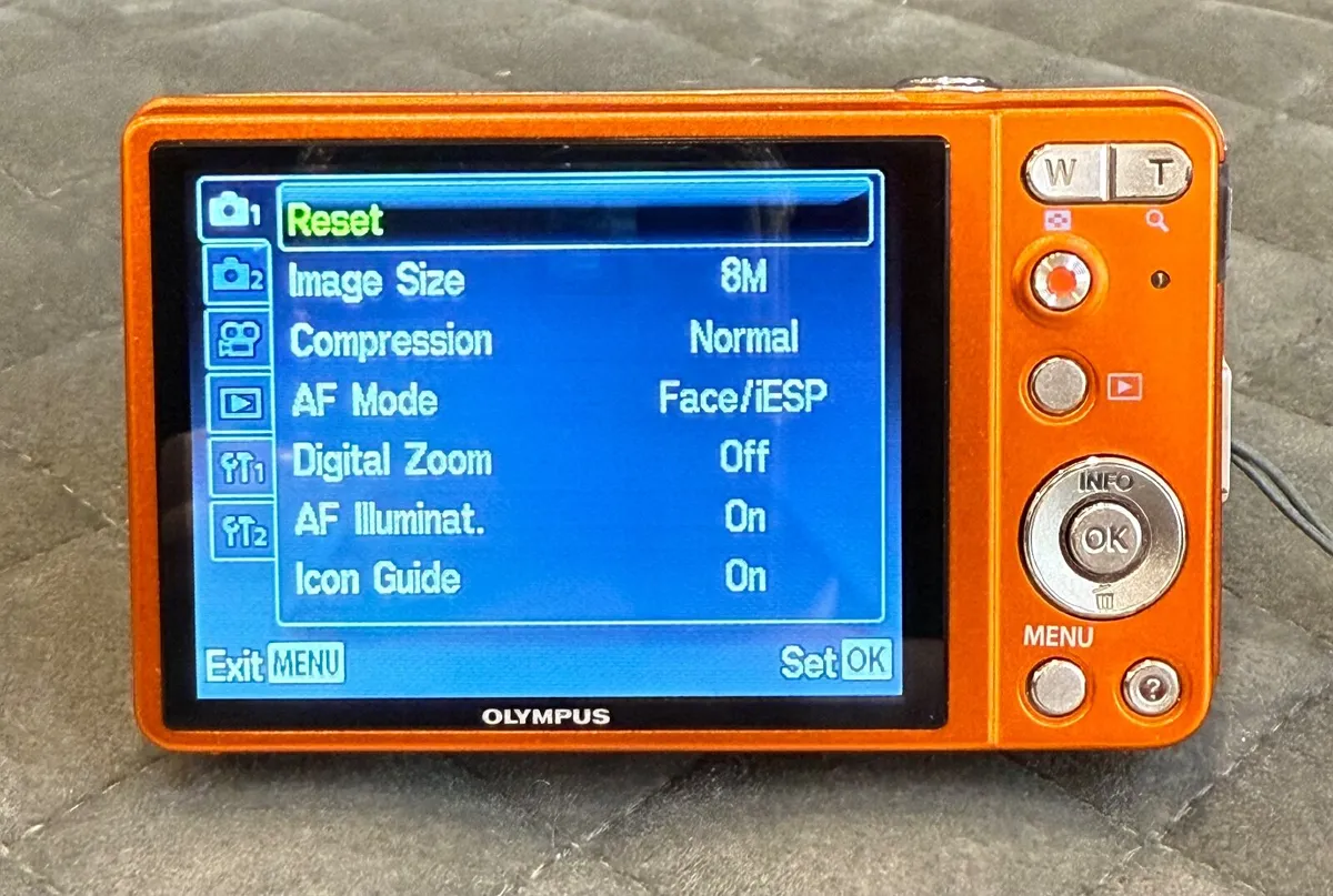 Olympus D-745 Digital Camera 14 Megapixels - Image 2