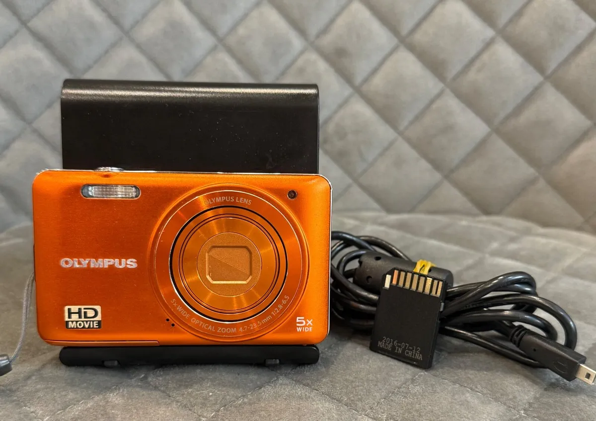 Olympus D-745 Digital Camera 14 Megapixels - Image 1
