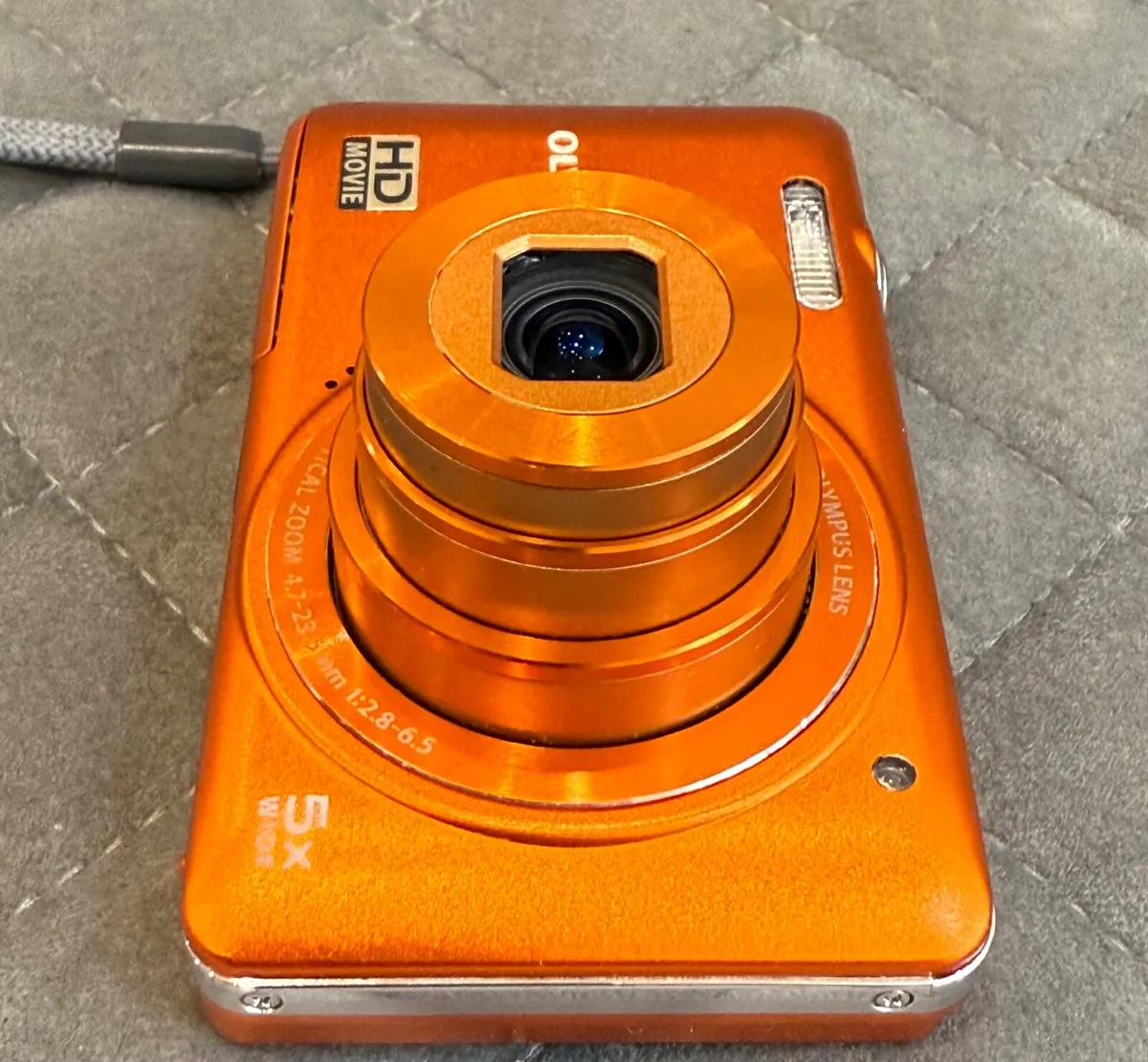 Olympus D-745 Digital Camera 14 Megapixels - Image 4