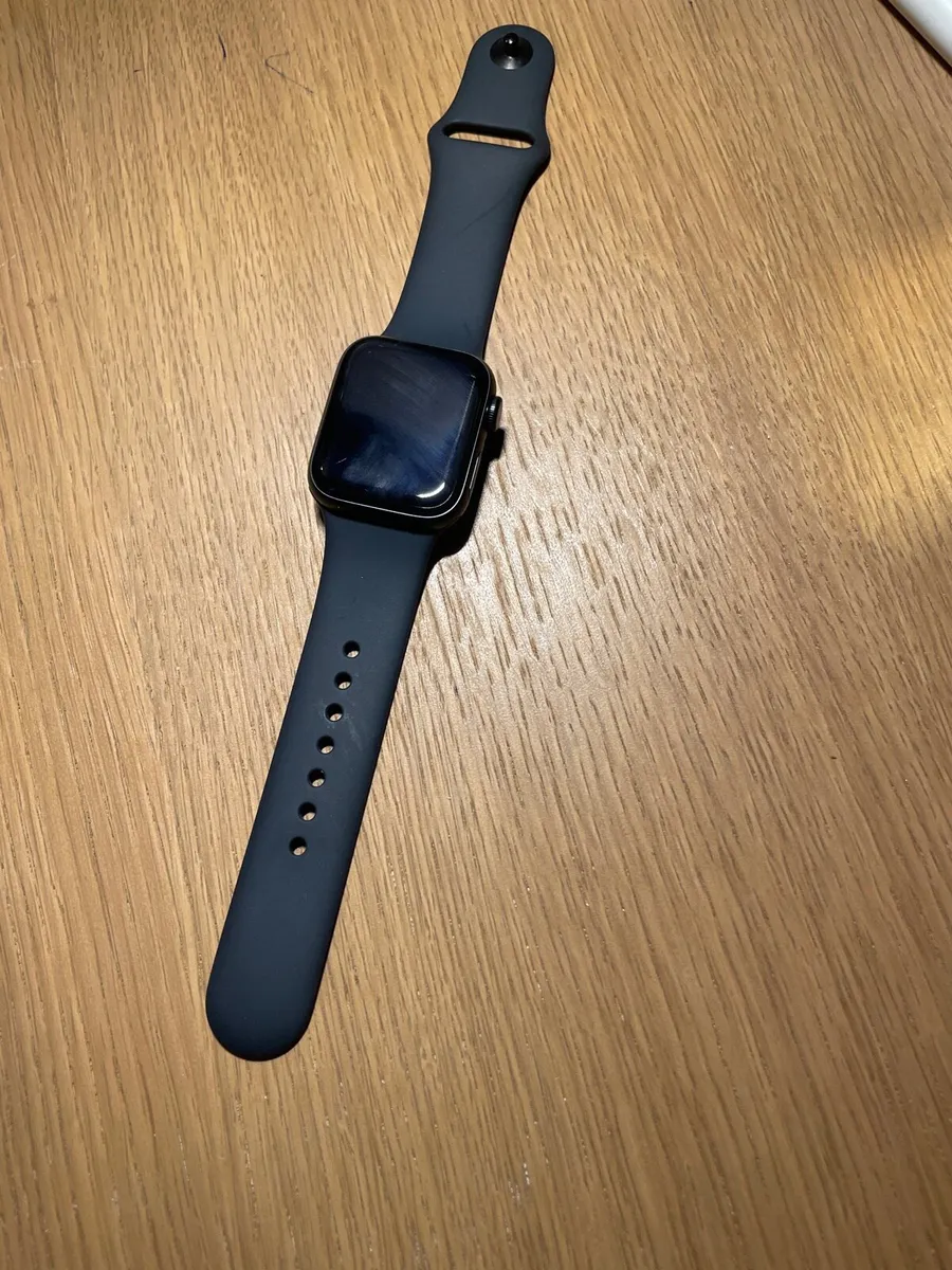 Apple Watch SE 40 mm - Image 1