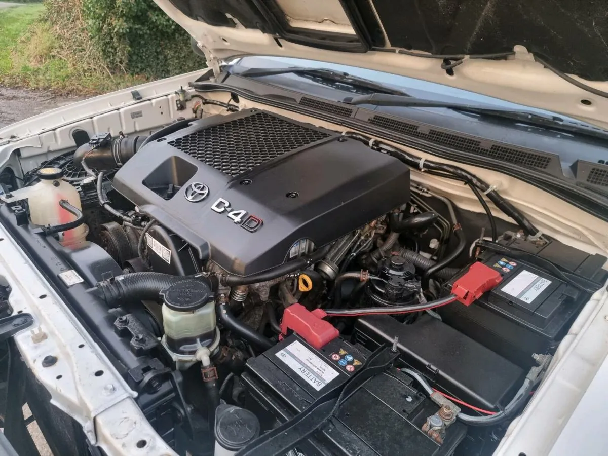 Toyota Hilux 66k miles cvrt 12/26 - Image 4