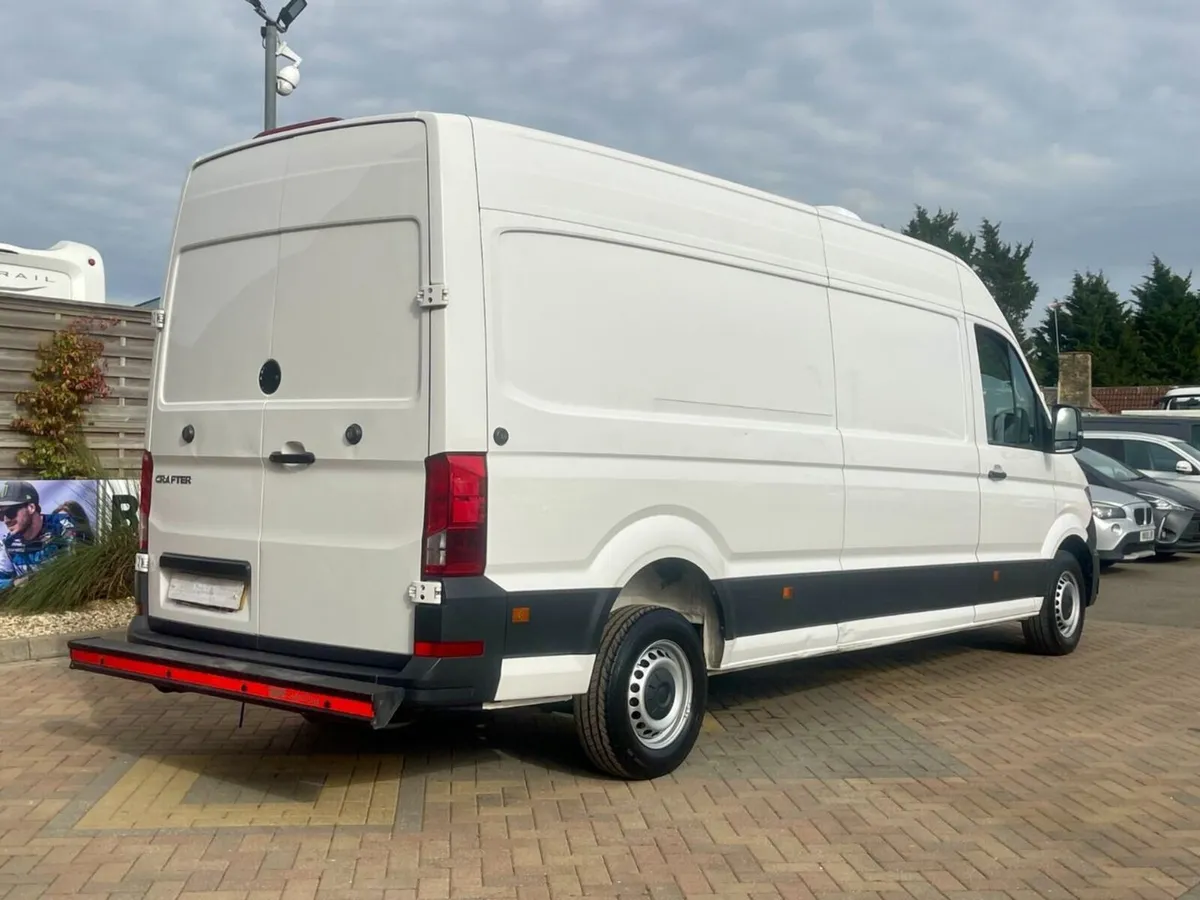 Volkswagen Crafter CR35 TDI 140 LWB FRIDGE VAN - Image 3