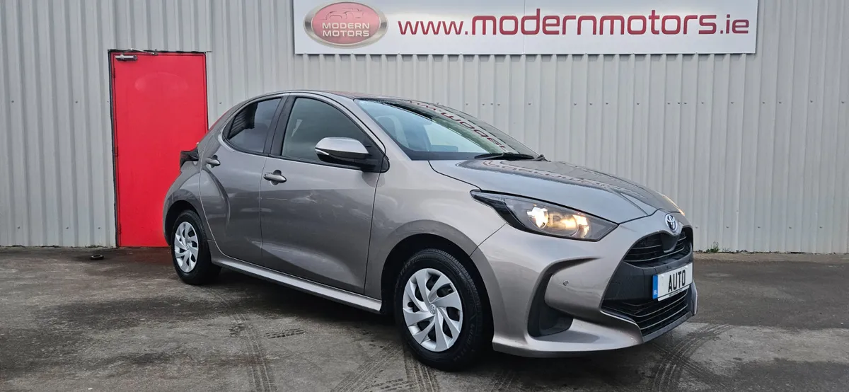 toyota yaris hybrid/petrol 1.5 new model - Image 1