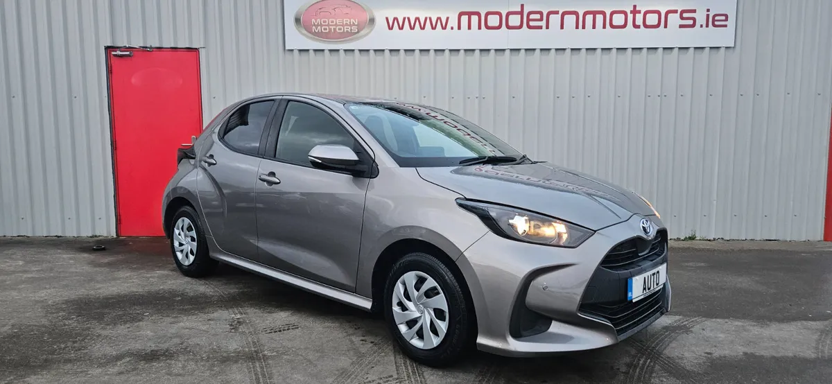 toyota yaris hybrid/petrol 1.5 new model - Image 4