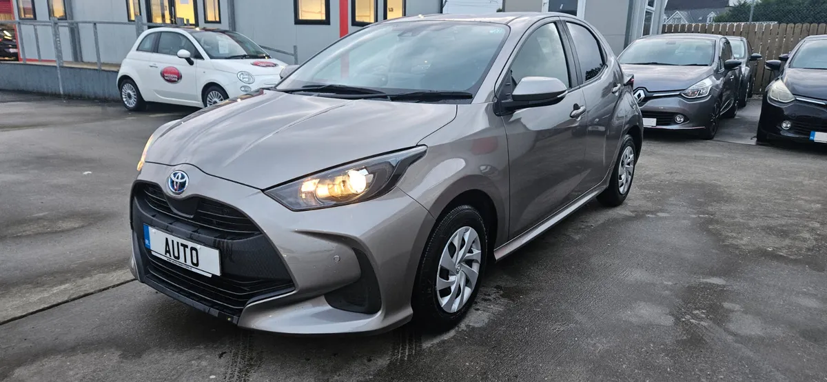 toyota yaris hybrid/petrol 1.5 new model - Image 3