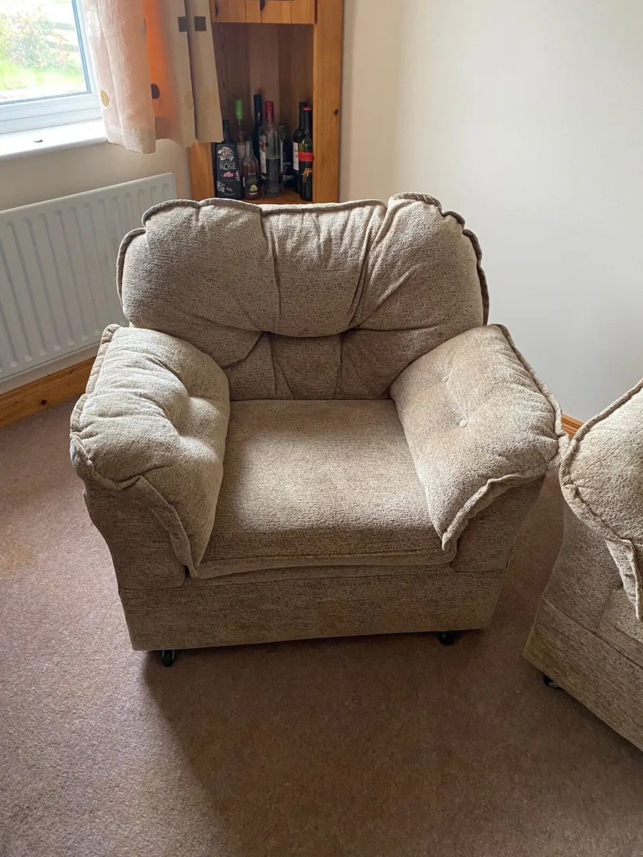 Couch and armchairs - Image 1