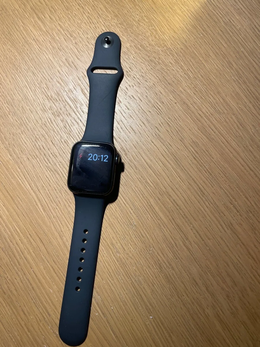Apple Watch SE 40 mm - Image 3