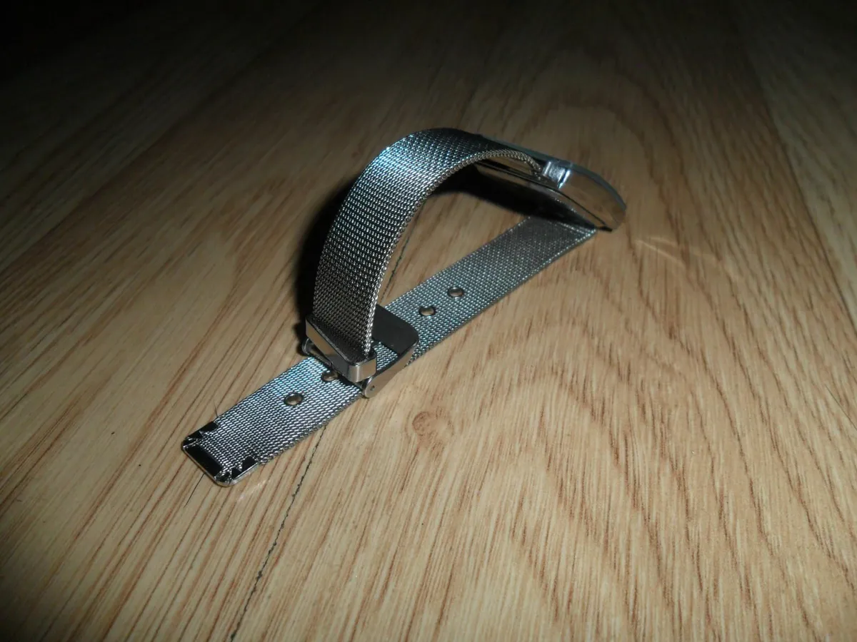 womage quartz watch - Image 3