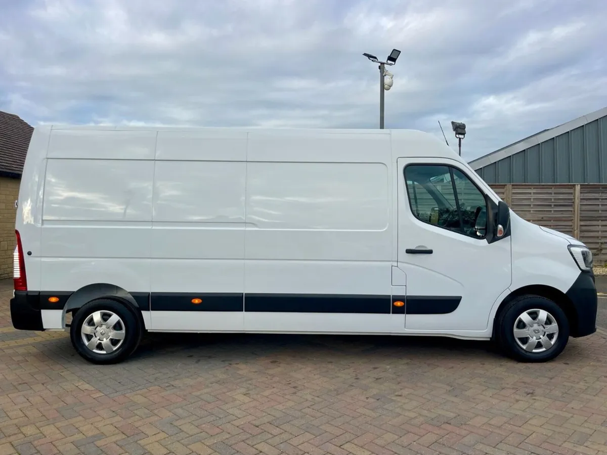 Renault Master LM35 DCI 135 LWB MEDIUM ROOF - Image 1