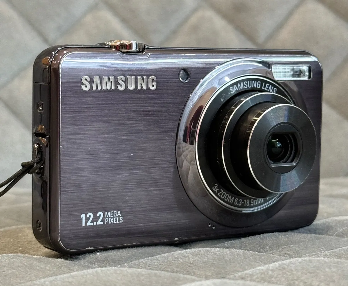 Samsung ST50  compact digital camera 12.2 mp CCD - Image 2