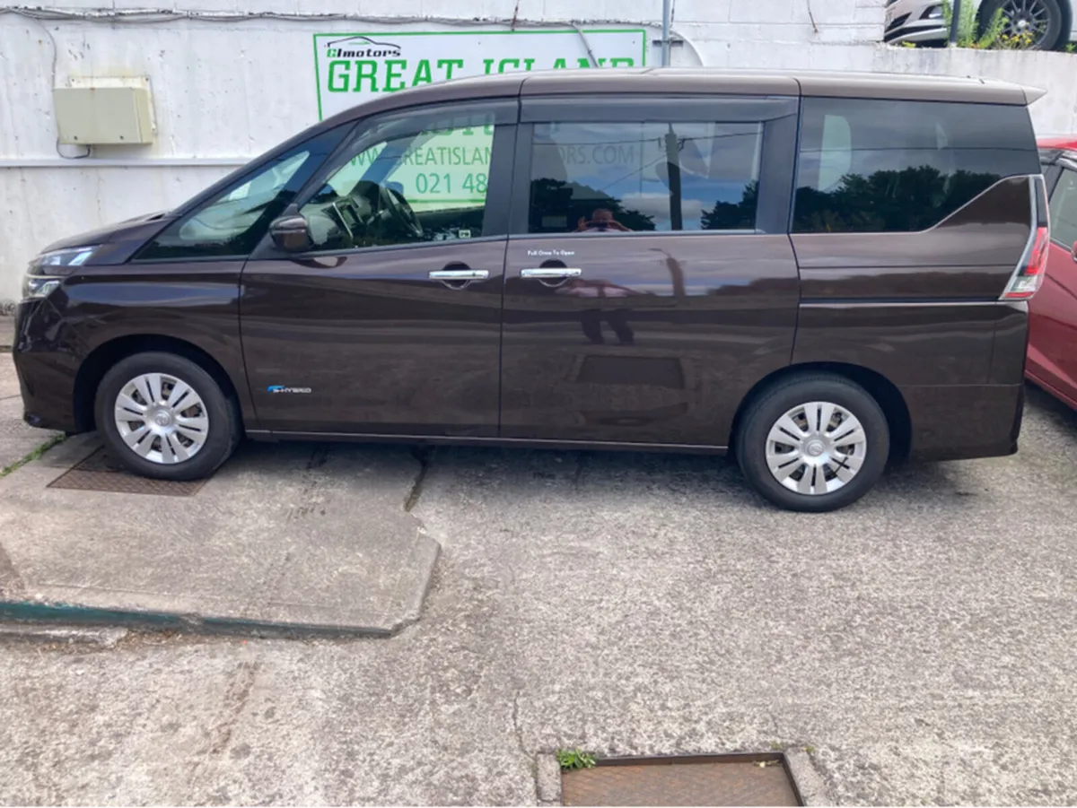 Nissan Serena 2.0 - Image 2