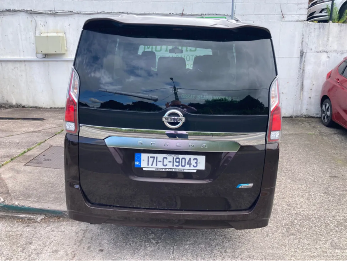 Nissan Serena 2.0 - Image 4