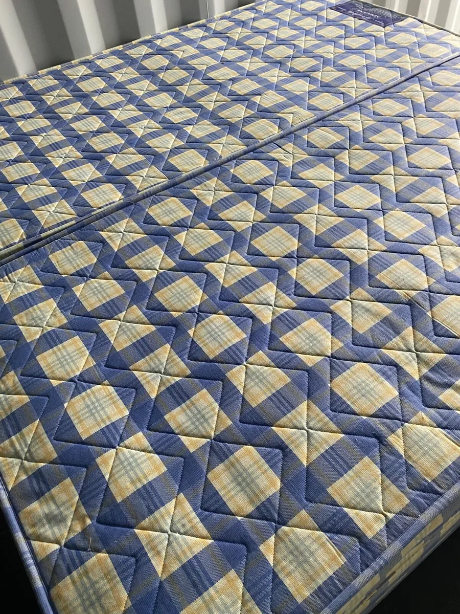 2 single mattresses and bases - Image 2