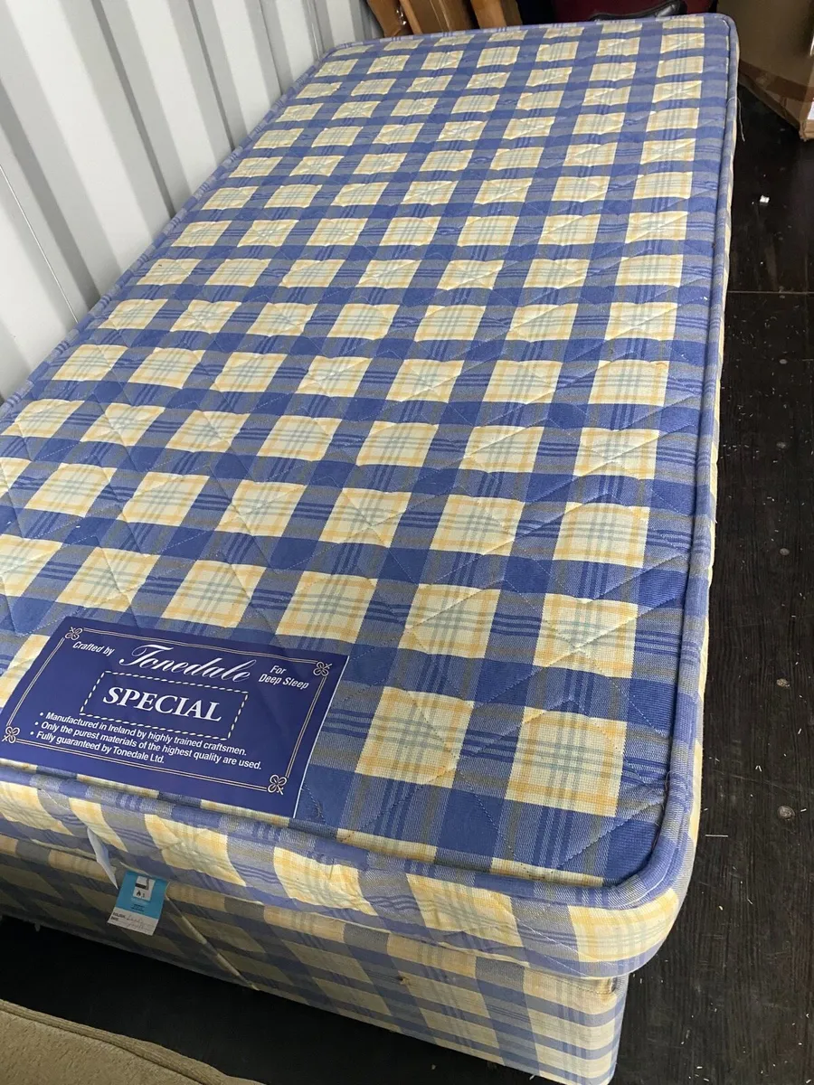 2 single mattresses and bases - Image 4