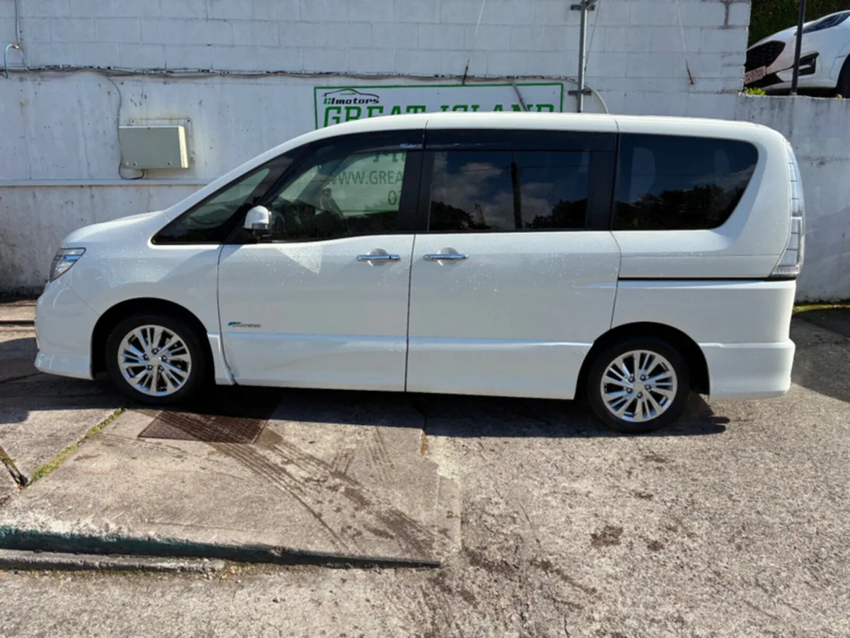 Nissan Serena 2.0 - Image 2