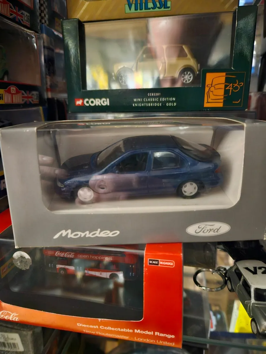 Corgi Ford Mondeo - Image 2