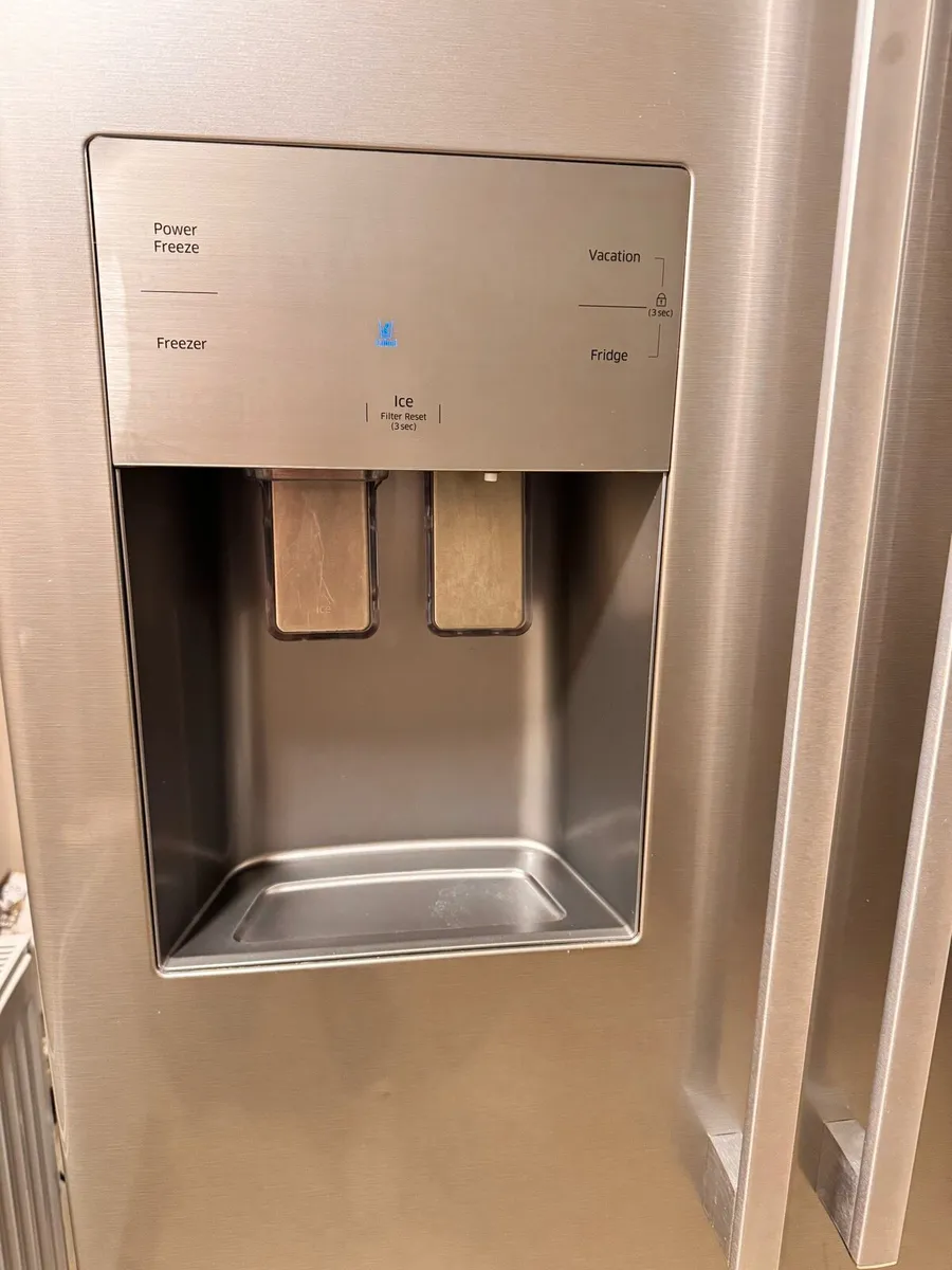 Samsung American Fridge Freezer - Image 4